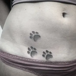 Koiran tassu tatuointi pilluun